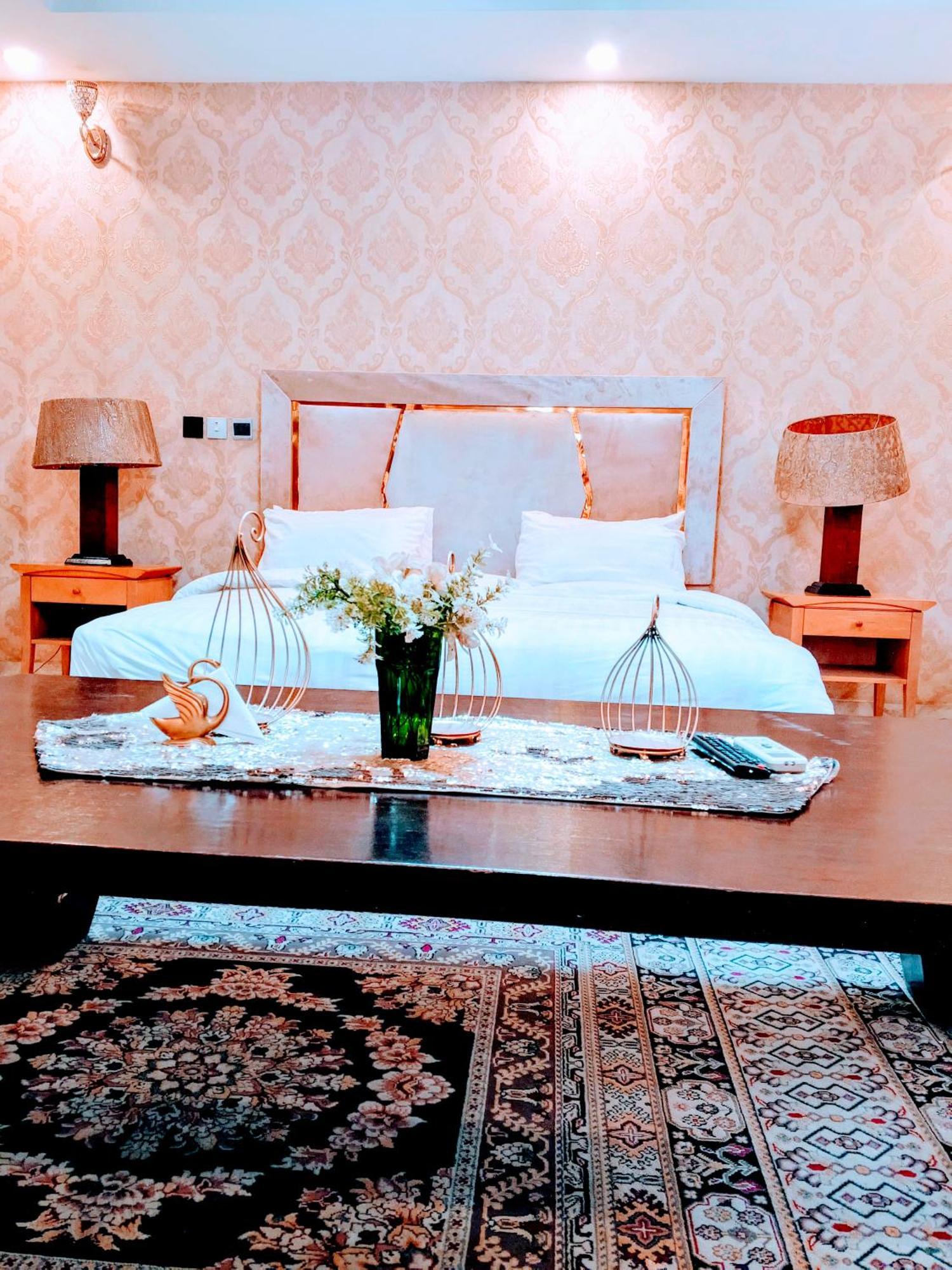 Nuit De Paris Hotel Abuja Exterior photo