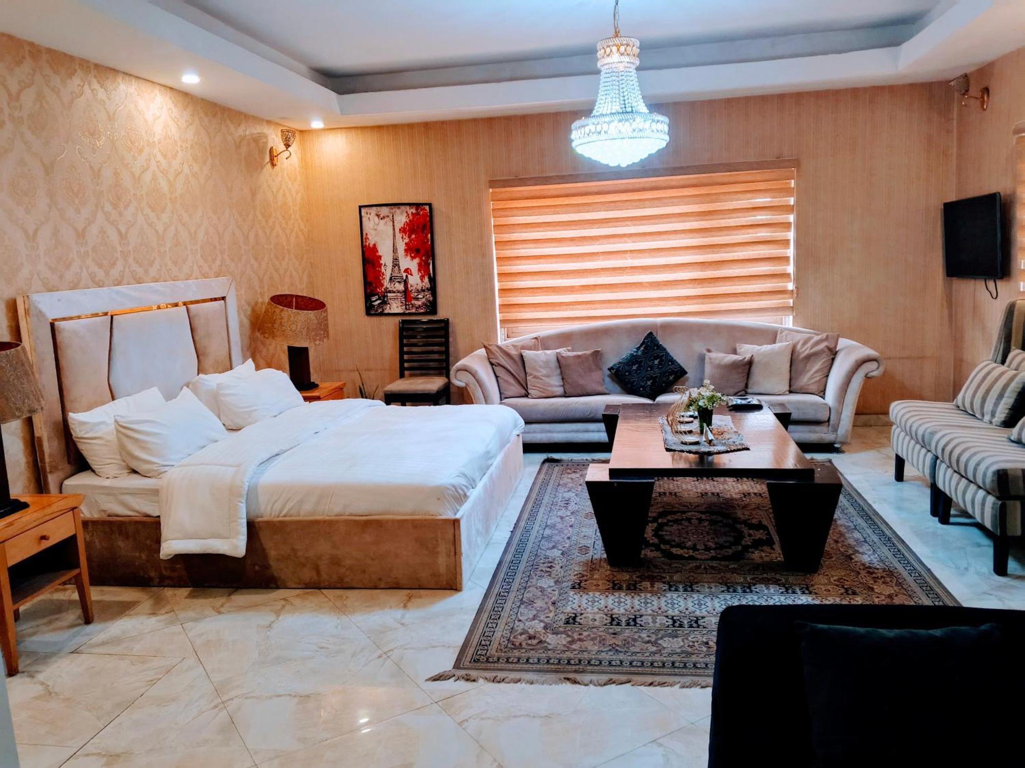 Nuit De Paris Hotel Abuja Exterior photo