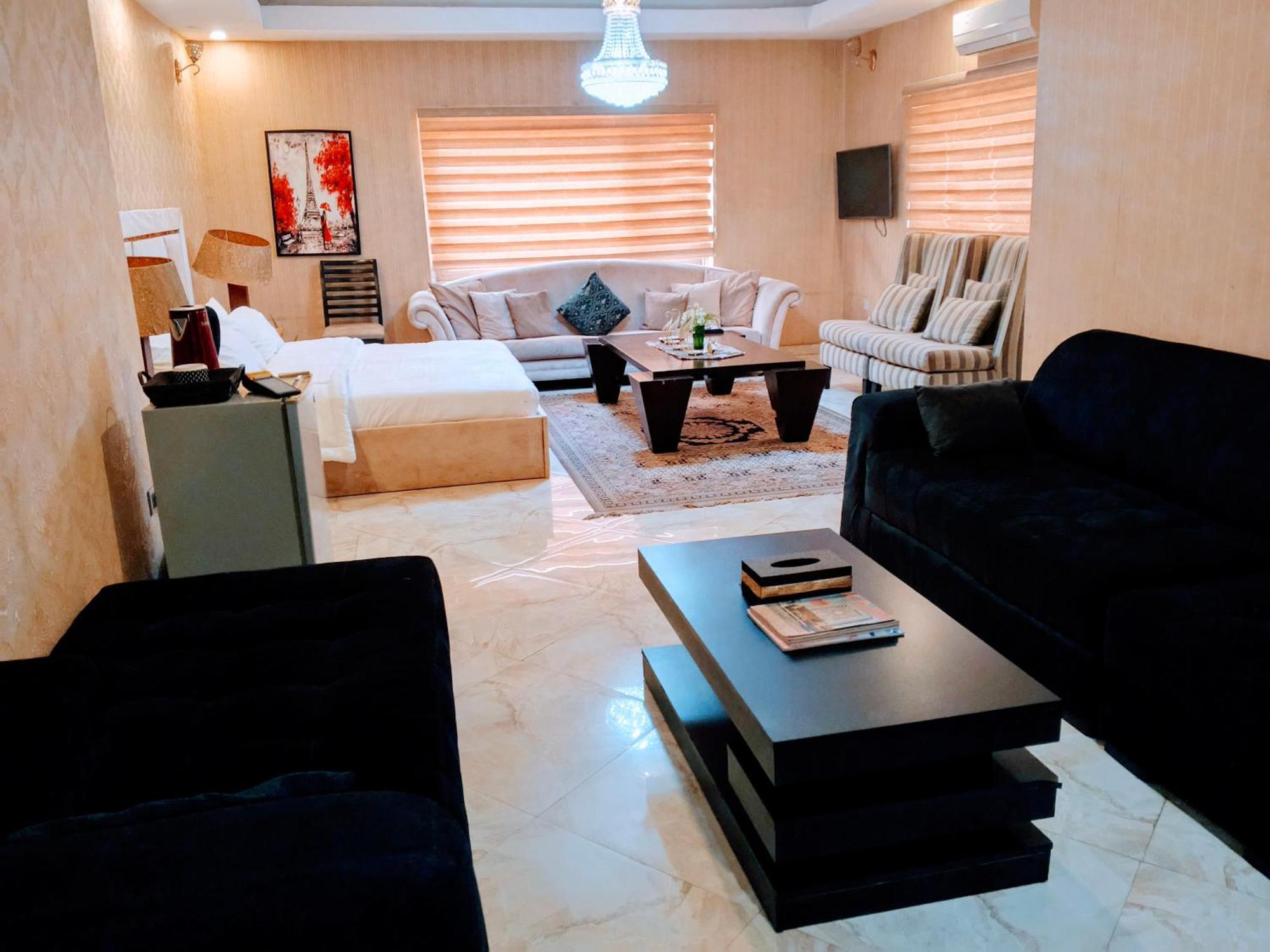 Nuit De Paris Hotel Abuja Exterior photo