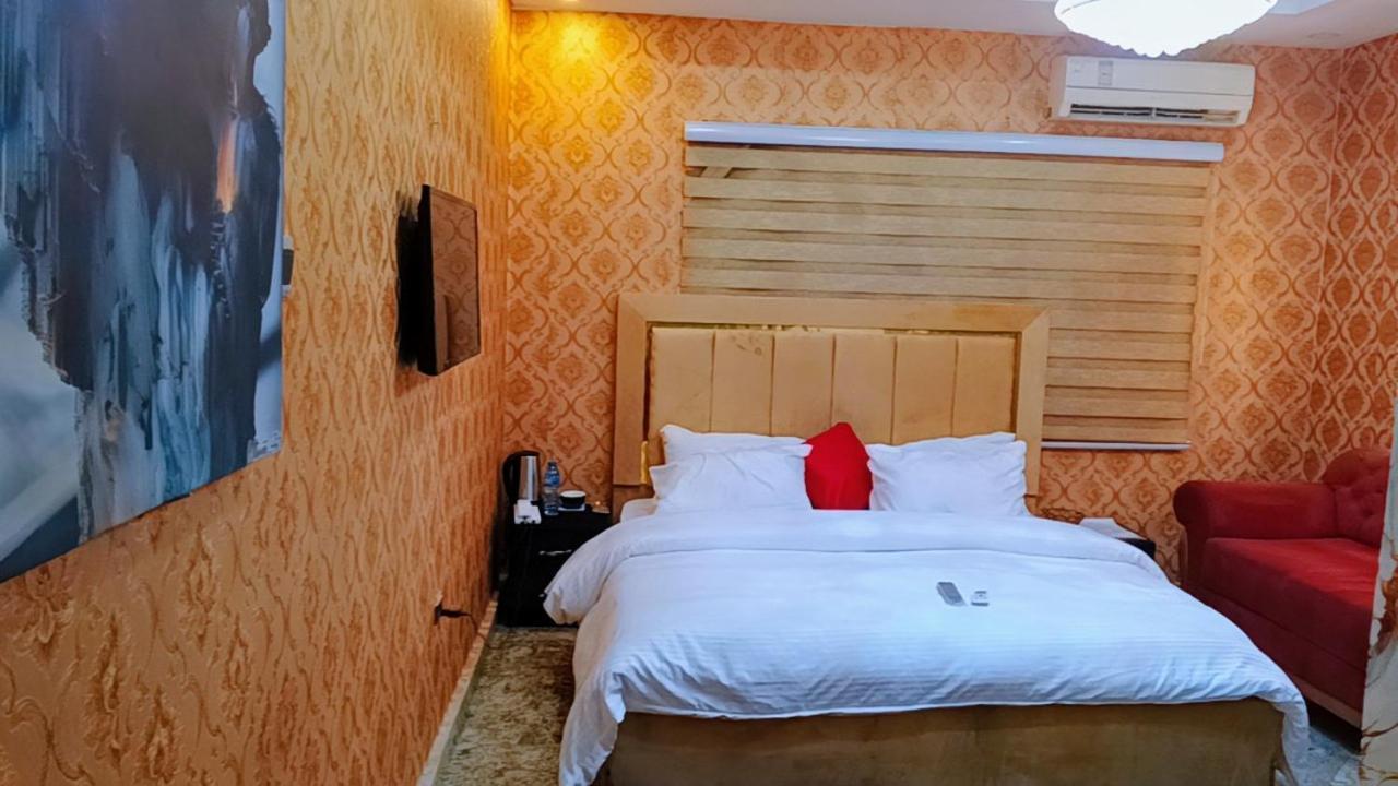 Nuit De Paris Hotel Abuja Exterior photo