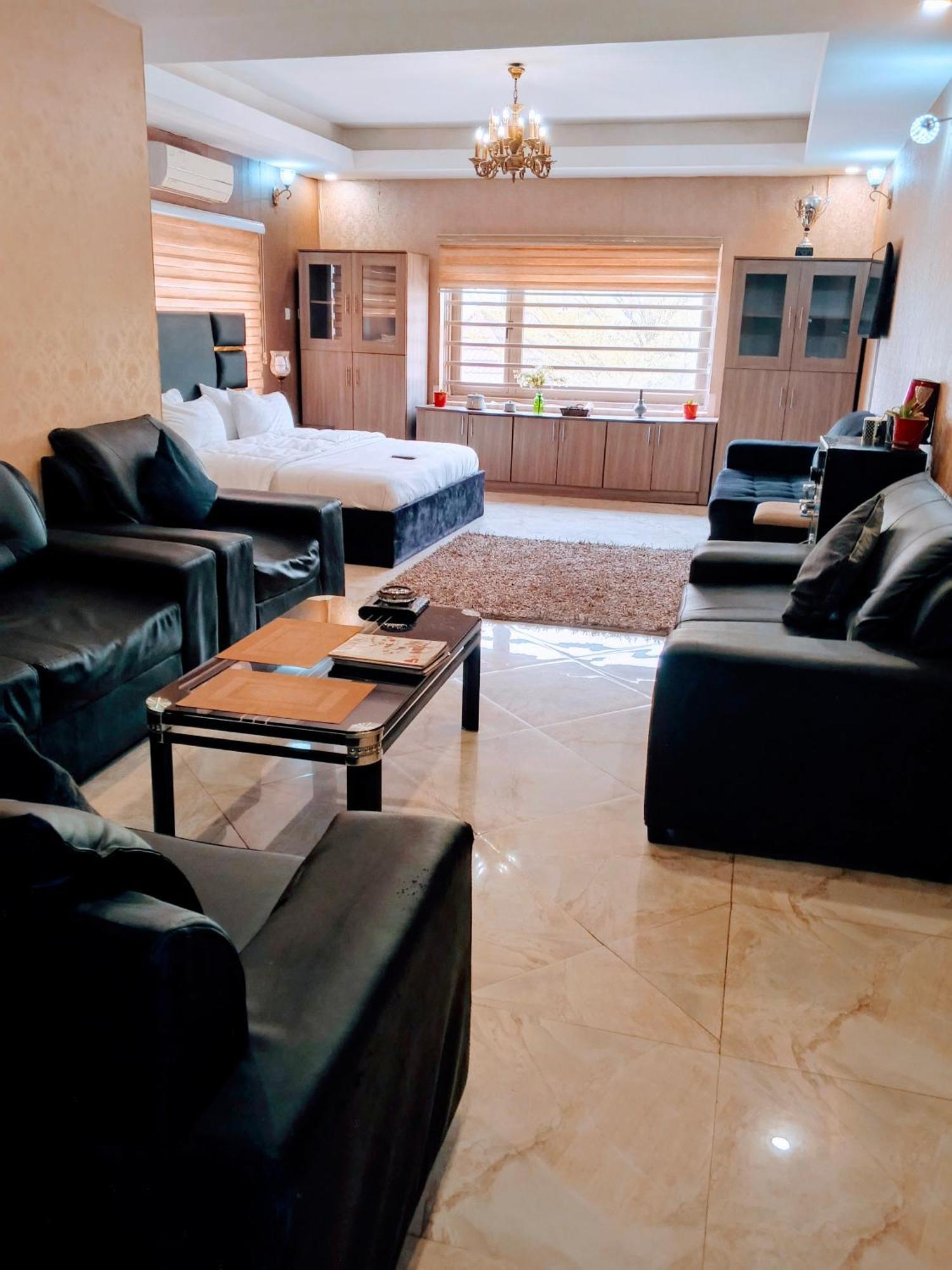 Nuit De Paris Hotel Abuja Exterior photo