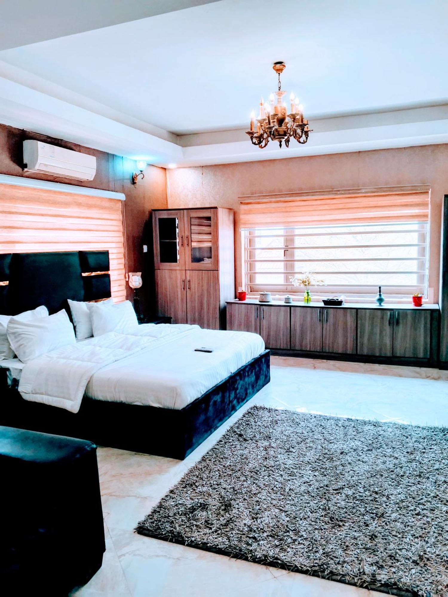 Nuit De Paris Hotel Abuja Exterior photo