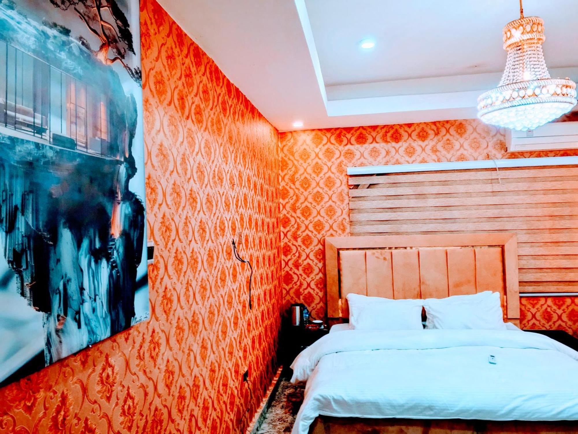Nuit De Paris Hotel Abuja Exterior photo