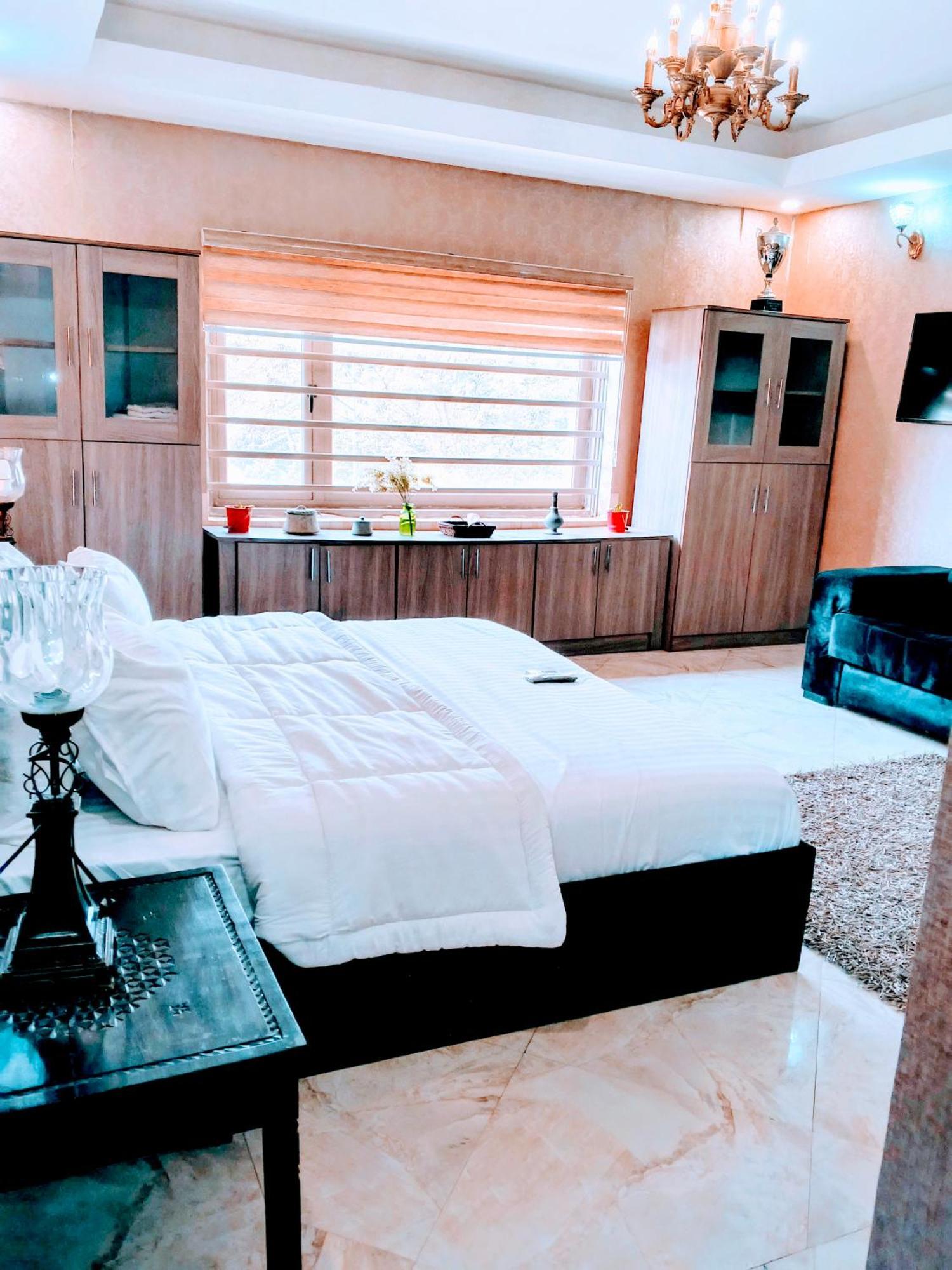 Nuit De Paris Hotel Abuja Exterior photo